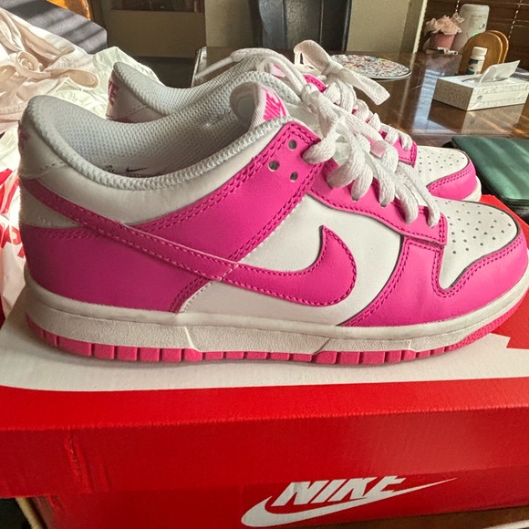 Laser fuschia Nike dunks - Picture 1 of 5